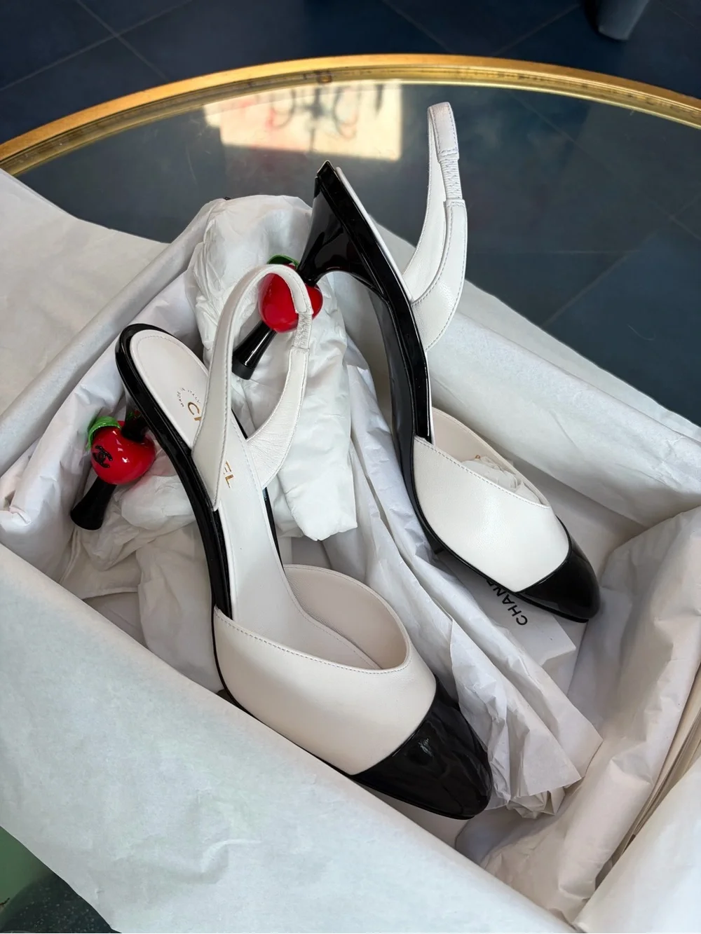 26A  Chanel Lambskin & Patent Calfskin White & Black Apple  Slingback 38.5 New